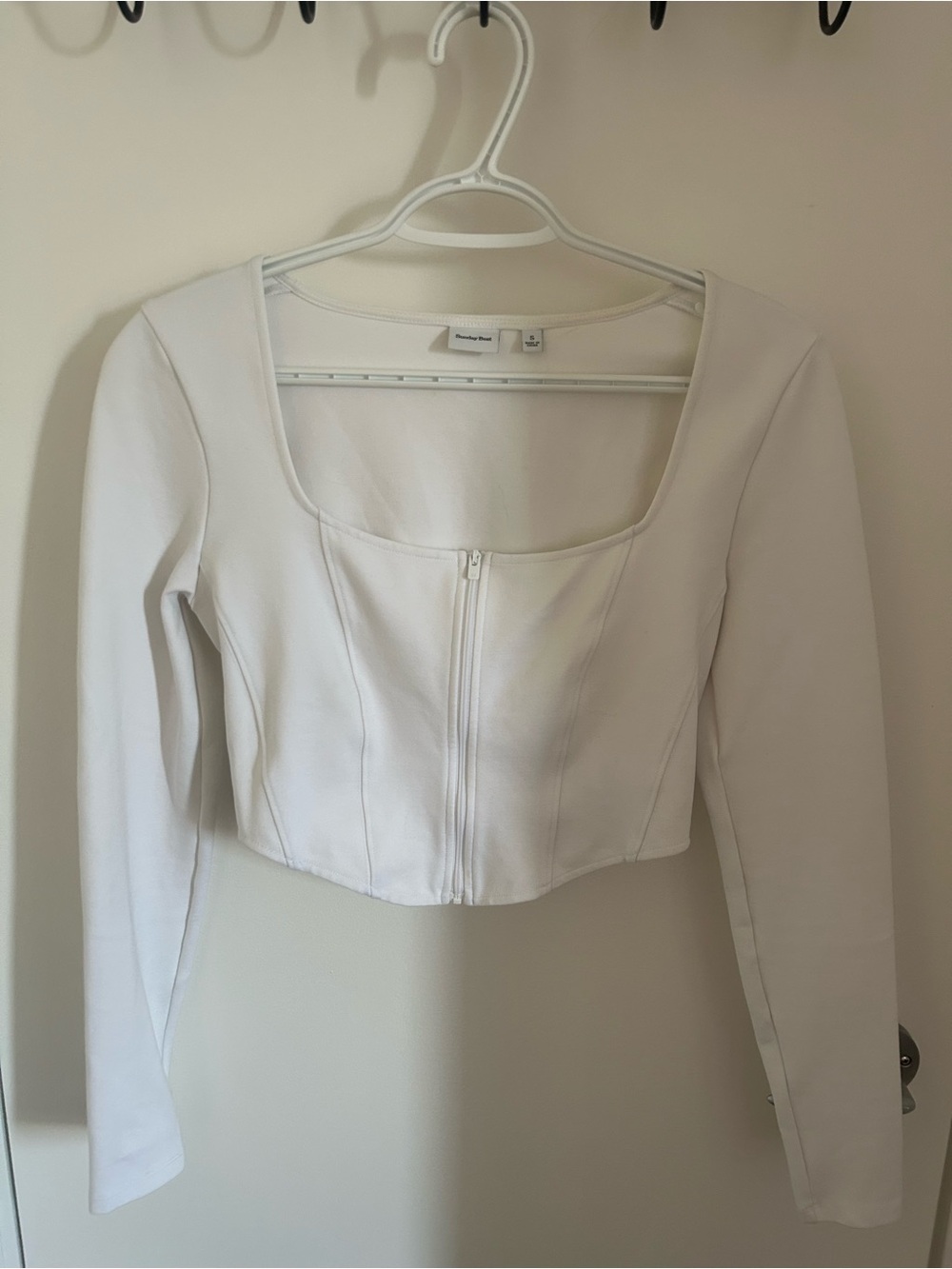 Aritzia White Square-Neck Long Sleeve Crop Top with Front Zip